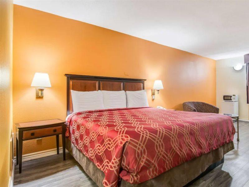 Econo Lodge At Six Flags Austell Kültér fotó