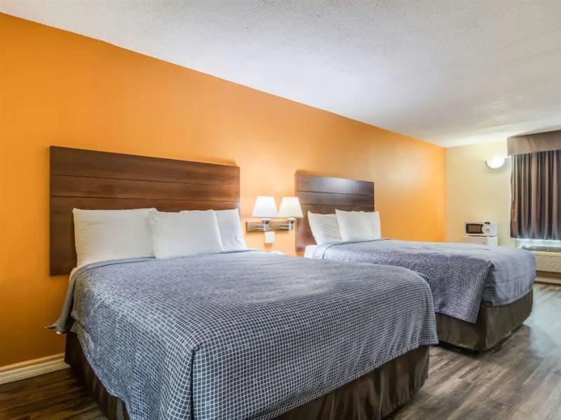 Econo Lodge At Six Flags Austell Kültér fotó
