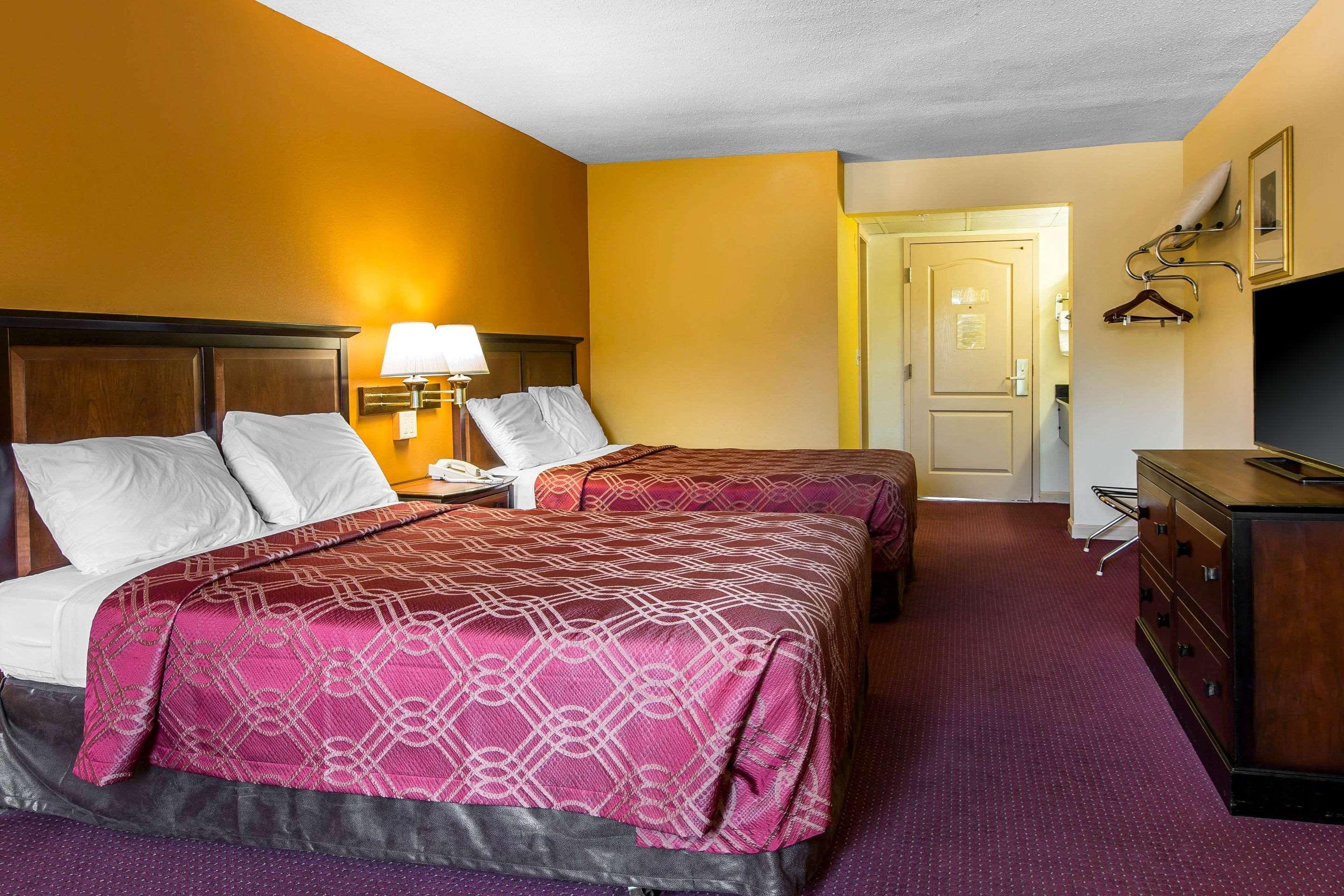 Econo Lodge At Six Flags Austell Kültér fotó