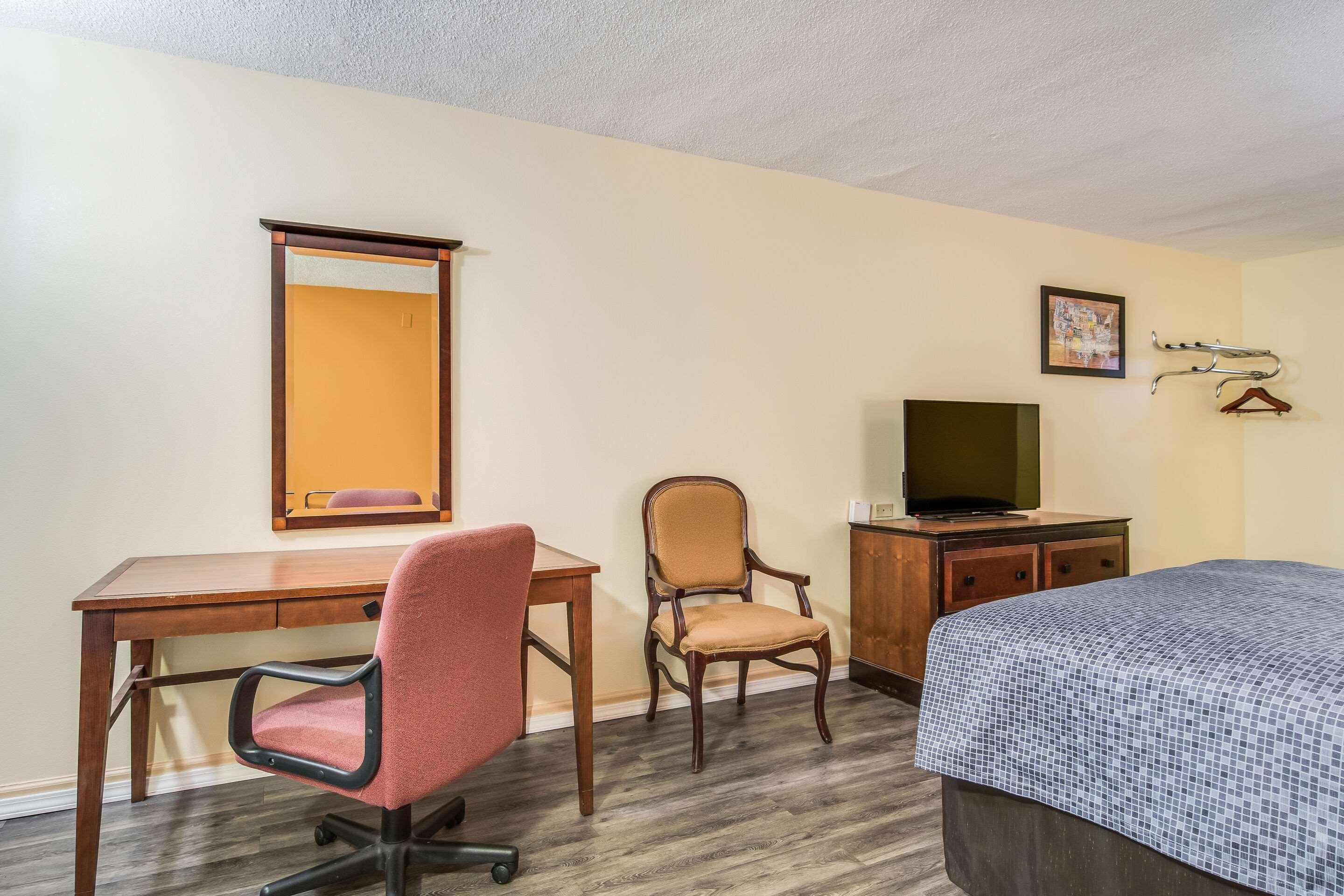 Econo Lodge At Six Flags Austell Kültér fotó
