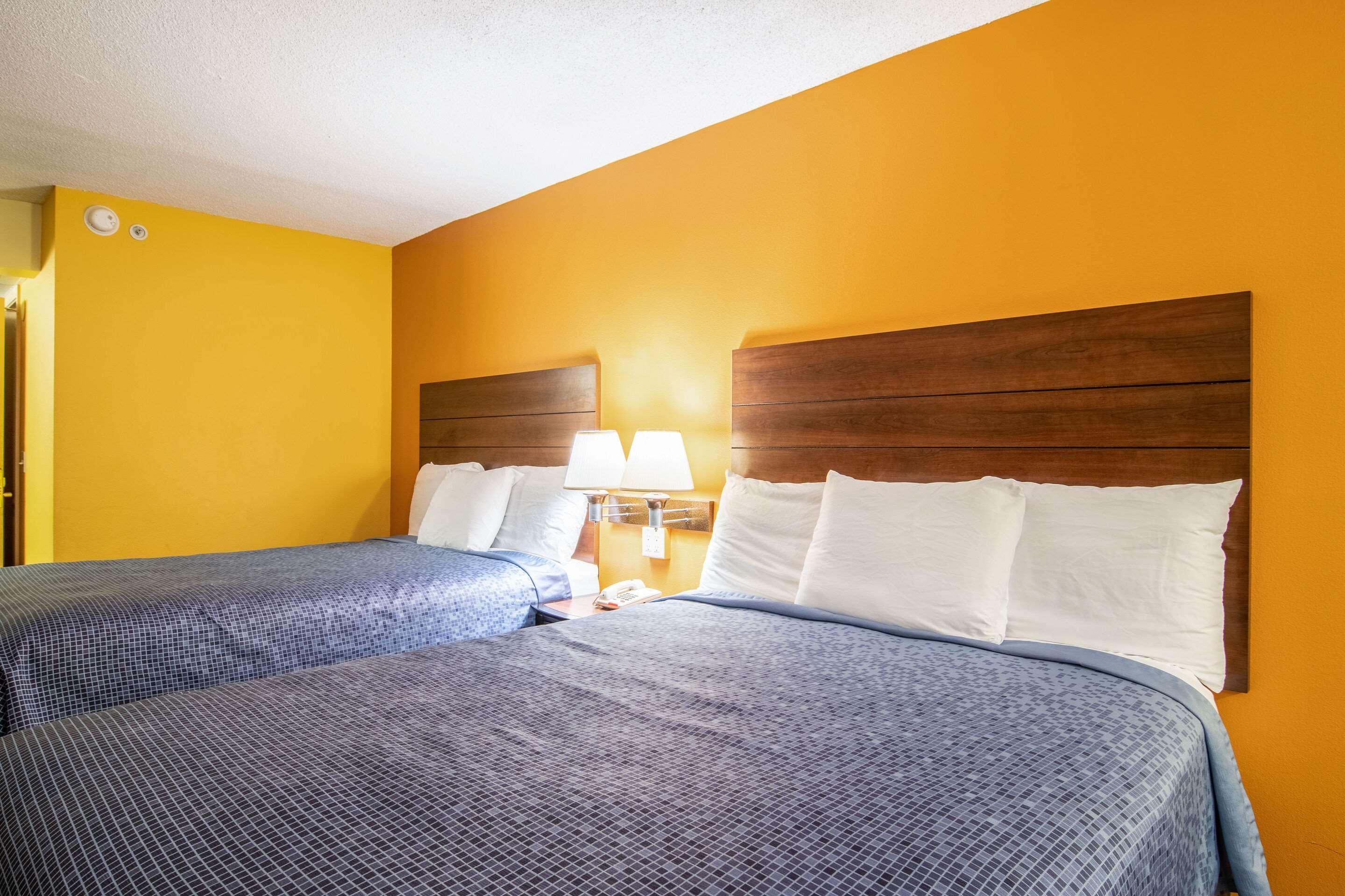 Econo Lodge At Six Flags Austell Kültér fotó