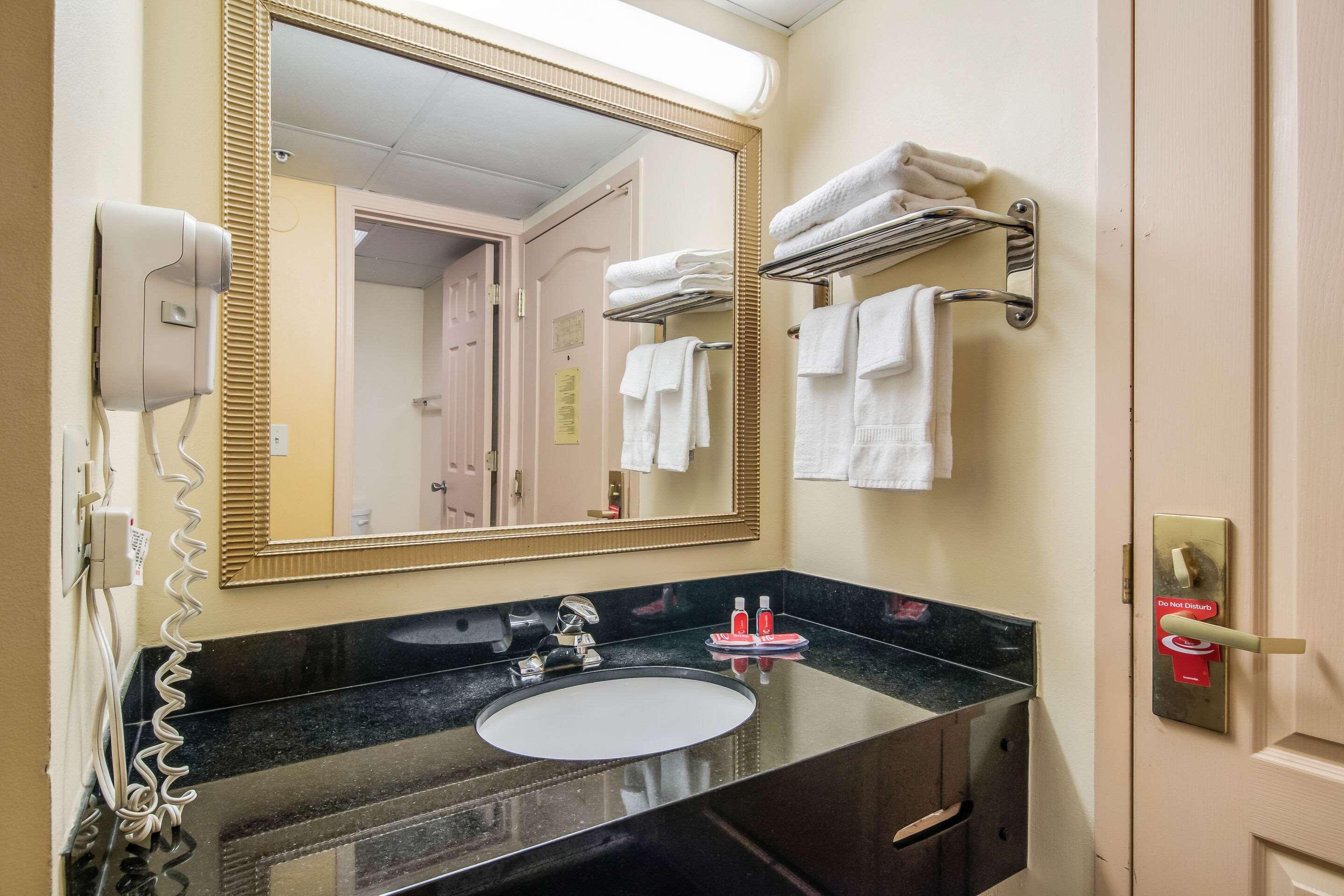 Econo Lodge At Six Flags Austell Kültér fotó