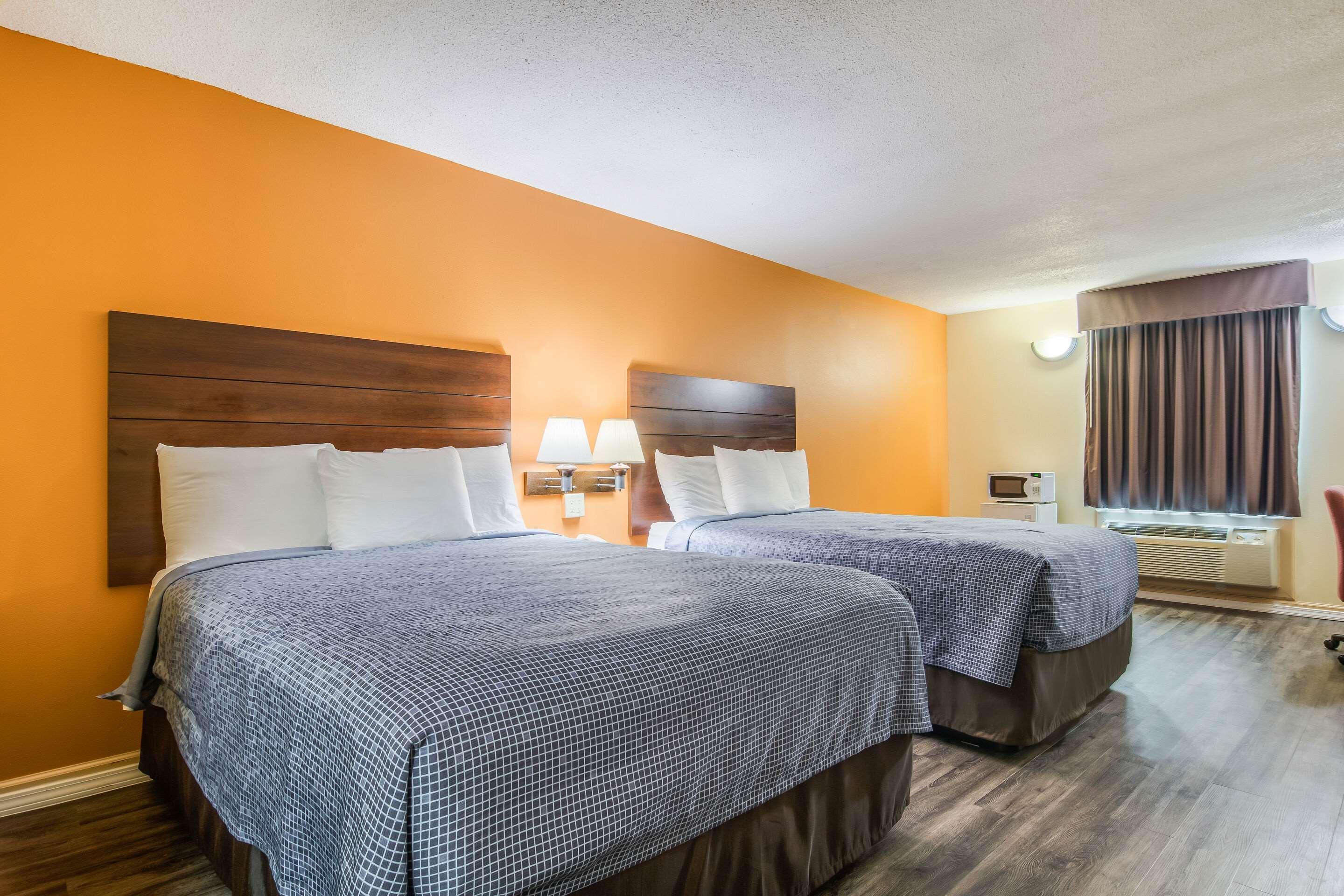 Econo Lodge At Six Flags Austell Kültér fotó