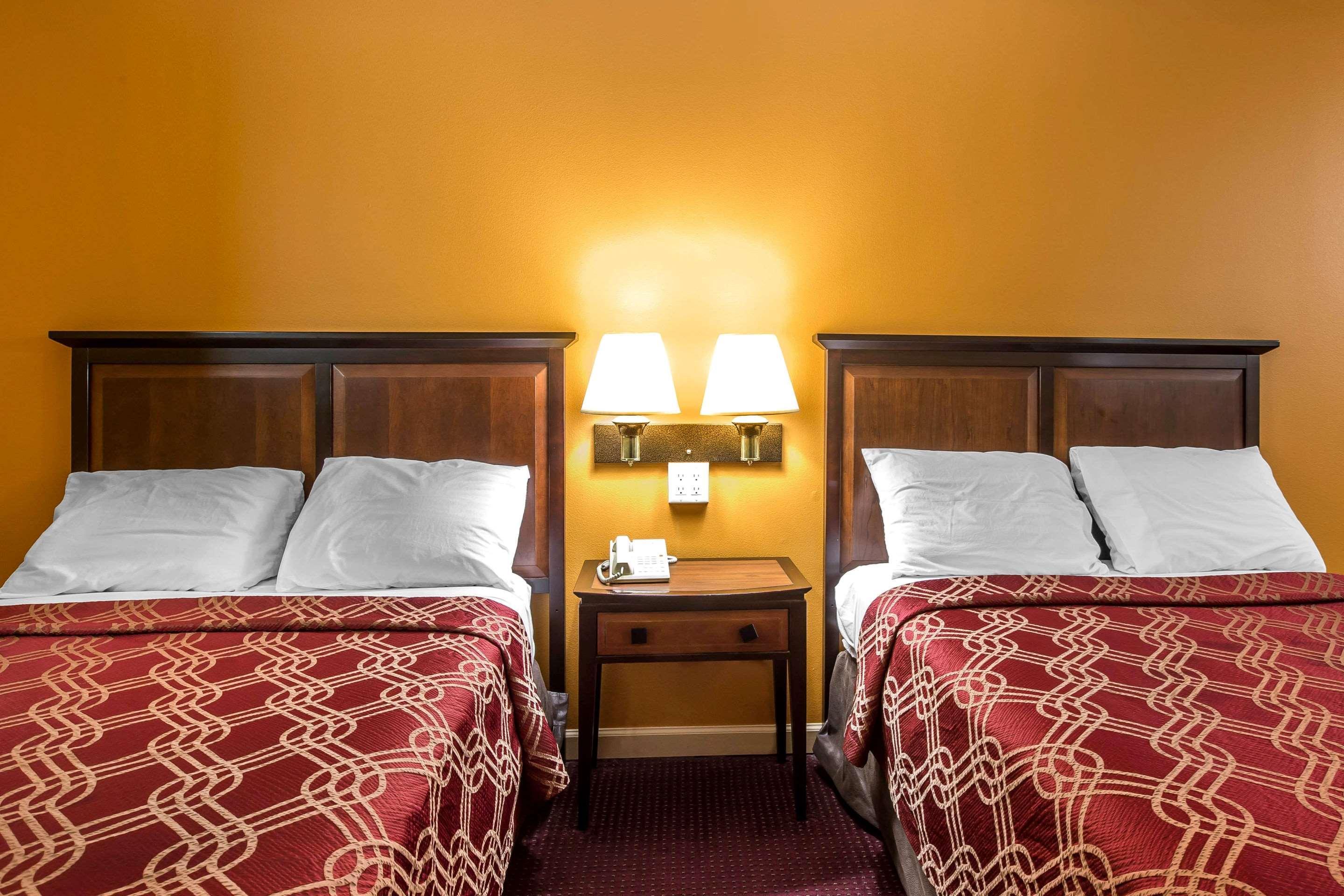 Econo Lodge At Six Flags Austell Kültér fotó