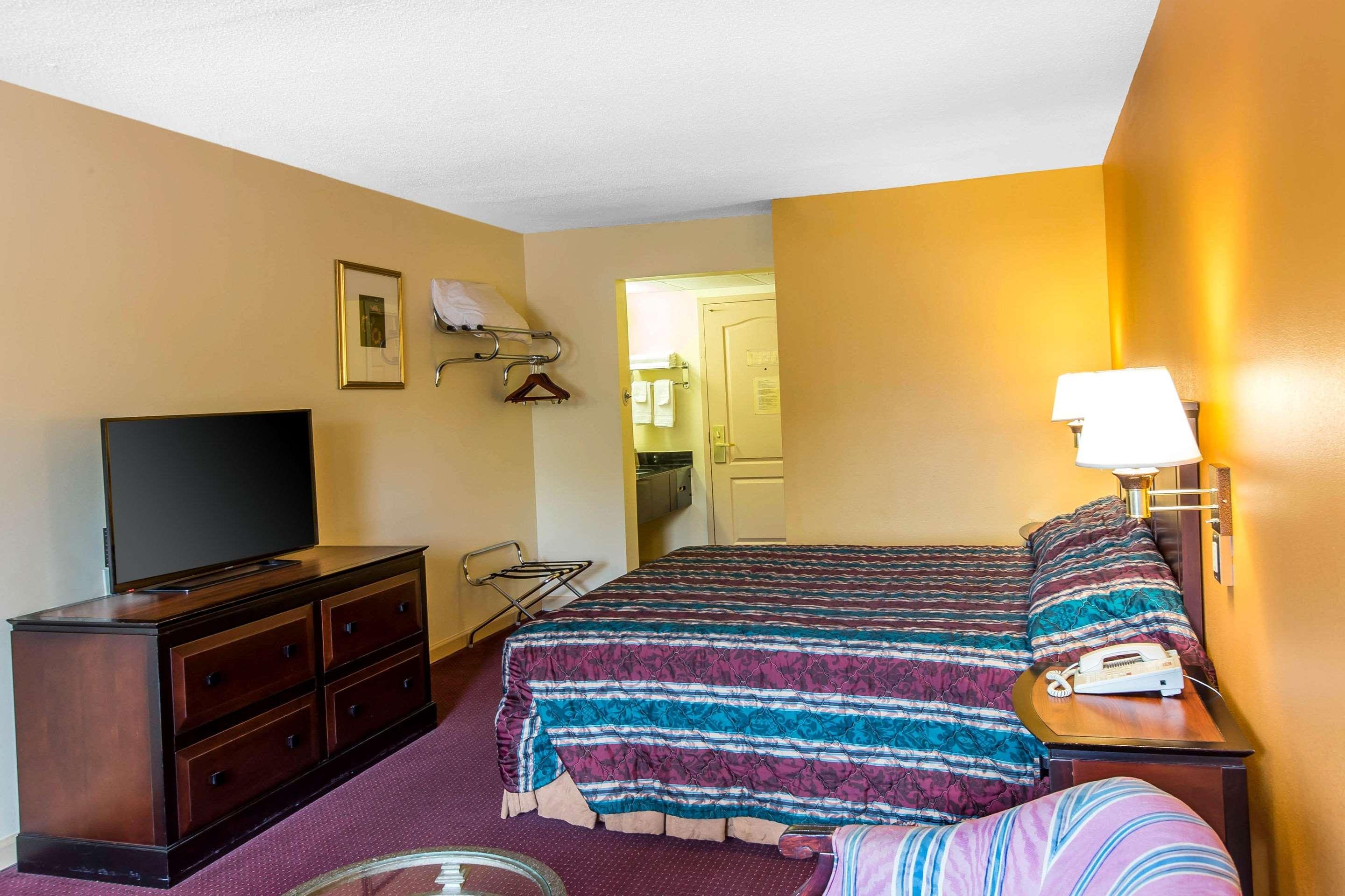 Econo Lodge At Six Flags Austell Kültér fotó