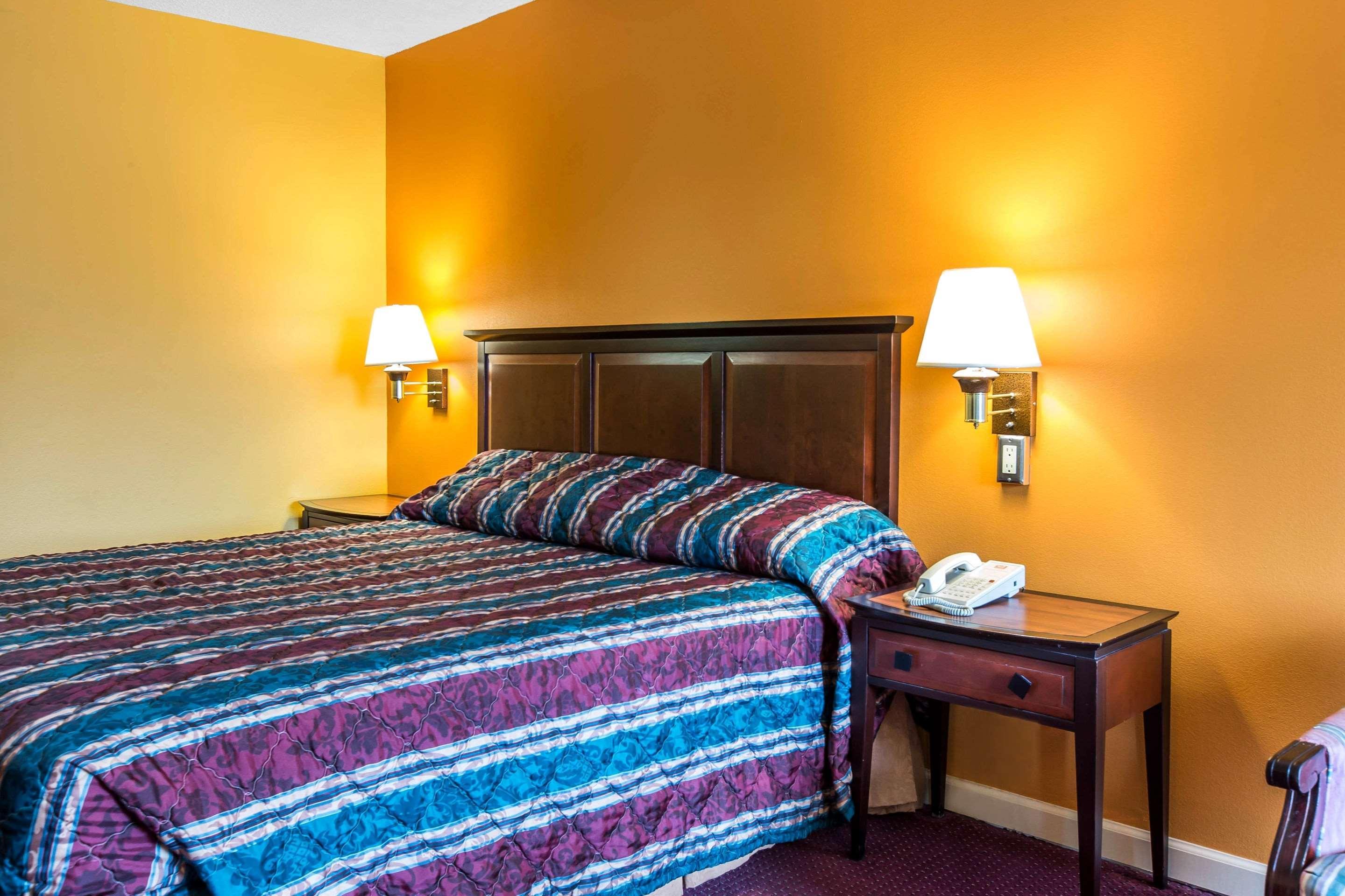 Econo Lodge At Six Flags Austell Kültér fotó