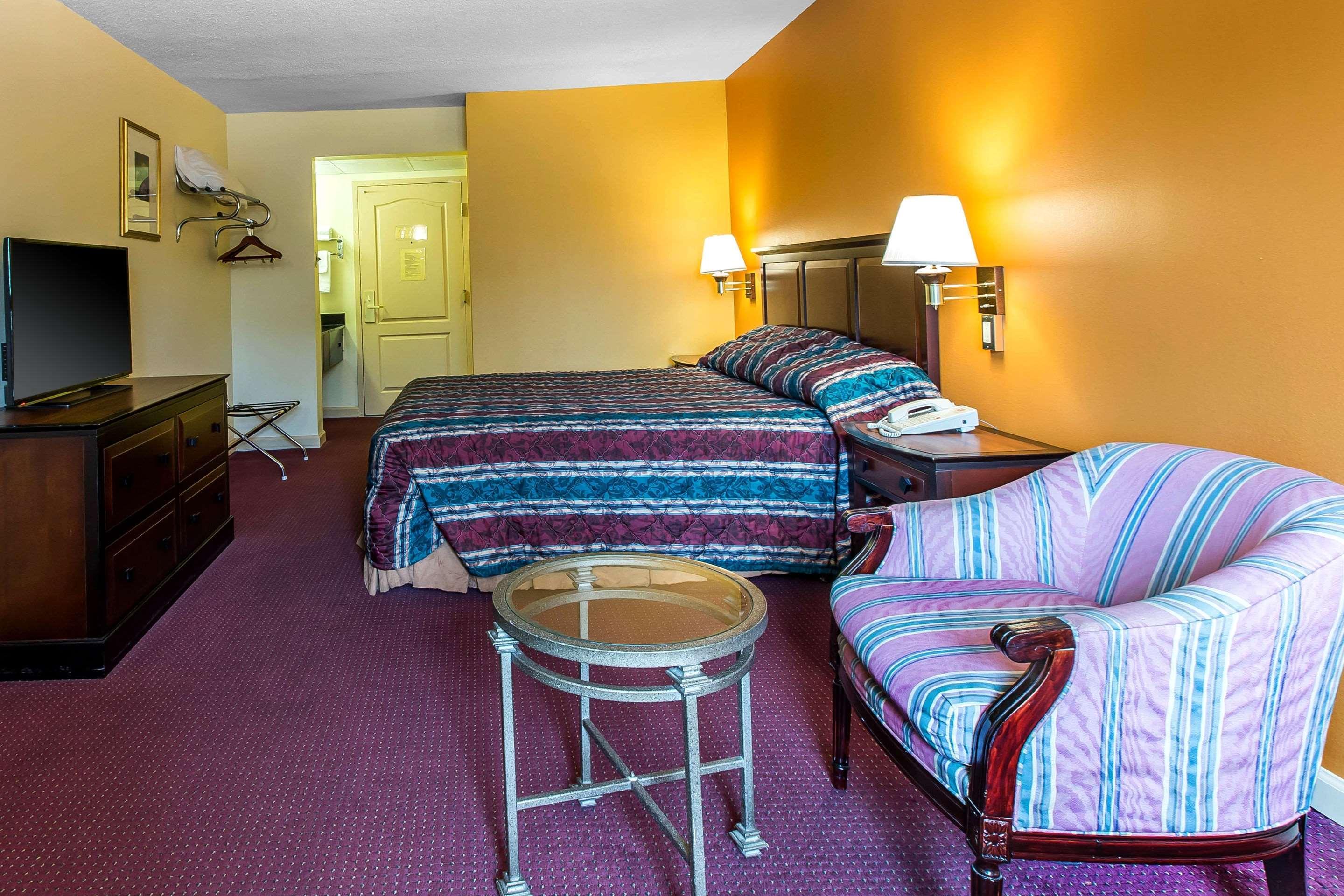 Econo Lodge At Six Flags Austell Kültér fotó