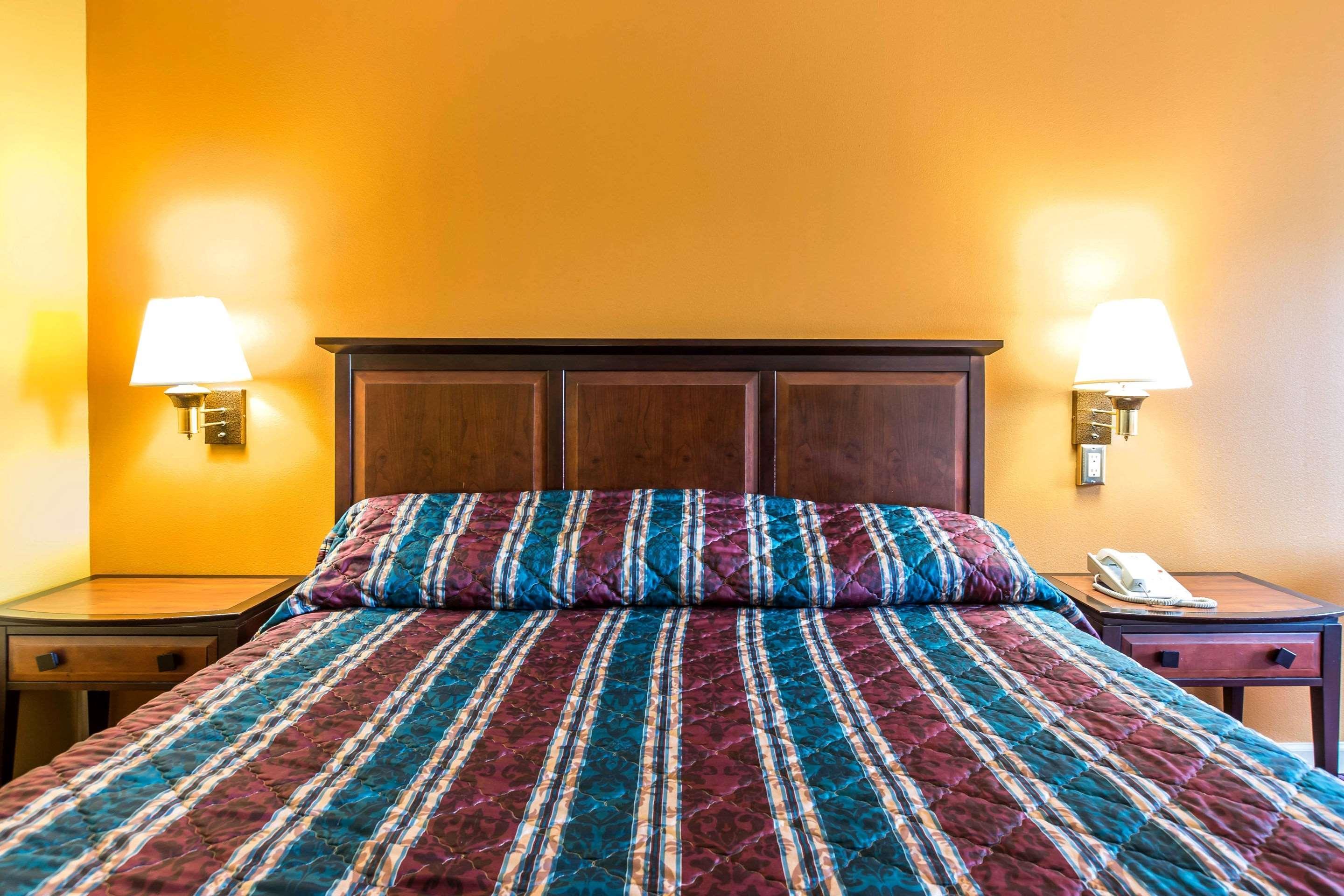 Econo Lodge At Six Flags Austell Kültér fotó